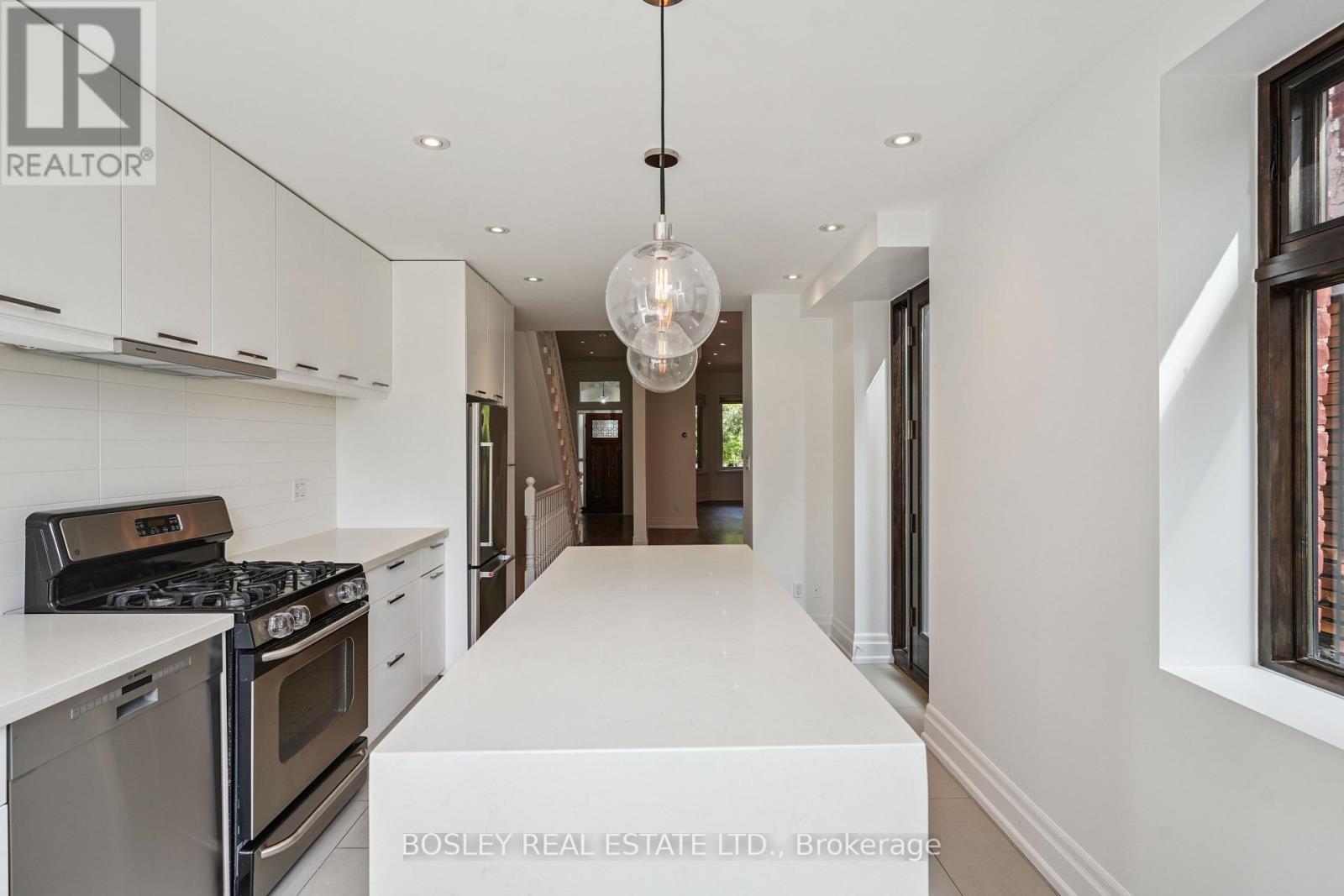 520 Manning Avenue, Toronto (Palmerston-Little Italy), Ontario  M6G 2V7 - Photo 14 - C12283576