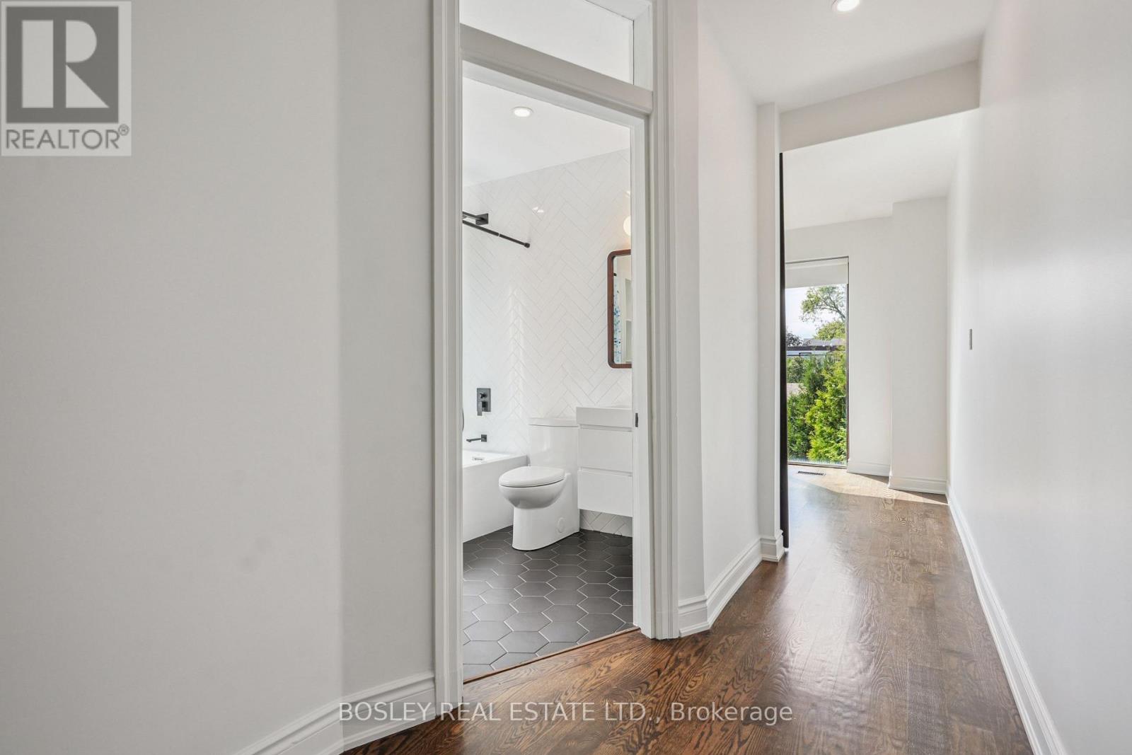 520 Manning Avenue, Toronto (Palmerston-Little Italy), Ontario  M6G 2V7 - Photo 22 - C12283576