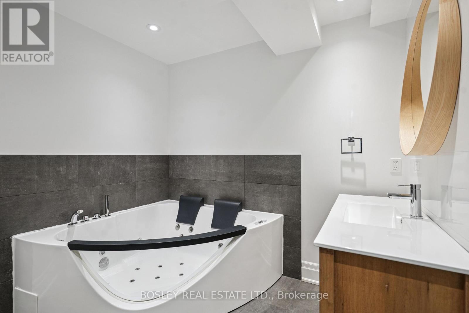 520 Manning Avenue, Toronto (Palmerston-Little Italy), Ontario  M6G 2V7 - Photo 30 - C12283576