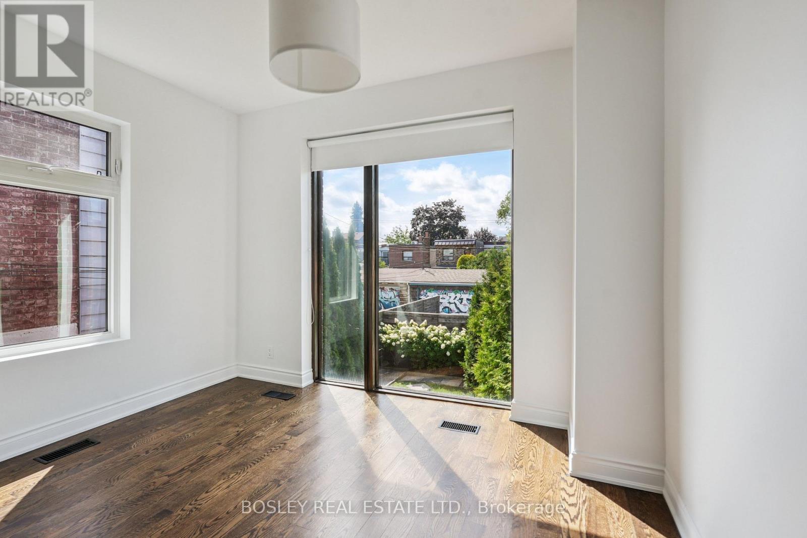 520 Manning Avenue, Toronto (Palmerston-Little Italy), Ontario  M6G 2V7 - Photo 43 - C12283576