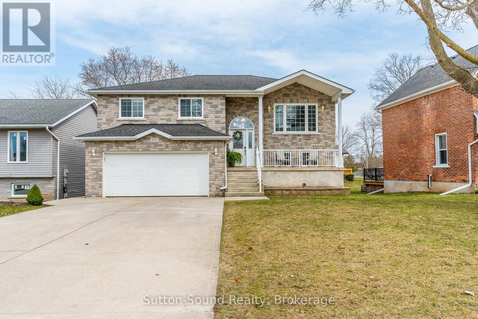 2007 7th Avenue E, Owen Sound, Ontario  N4K 6R9 - Photo 2 - X12283620