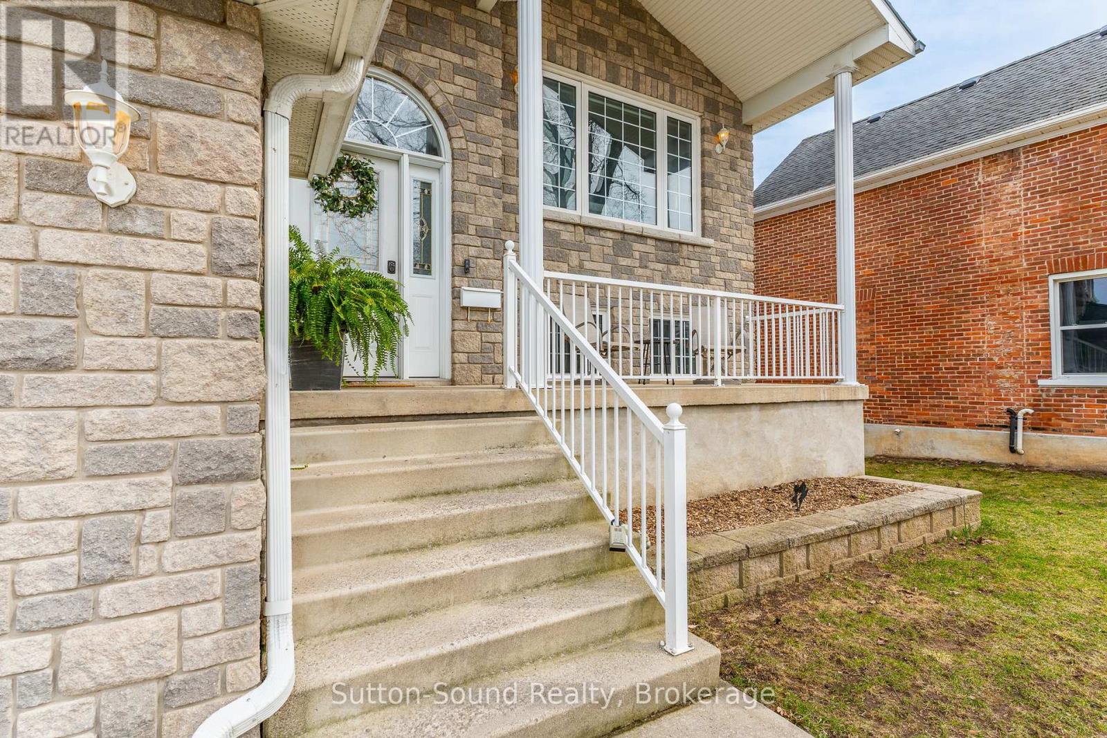 2007 7th Avenue E, Owen Sound, Ontario  N4K 6R9 - Photo 3 - X12283620