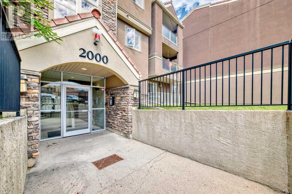 Property at 33, 2033 Edenwold Heights NW image 3