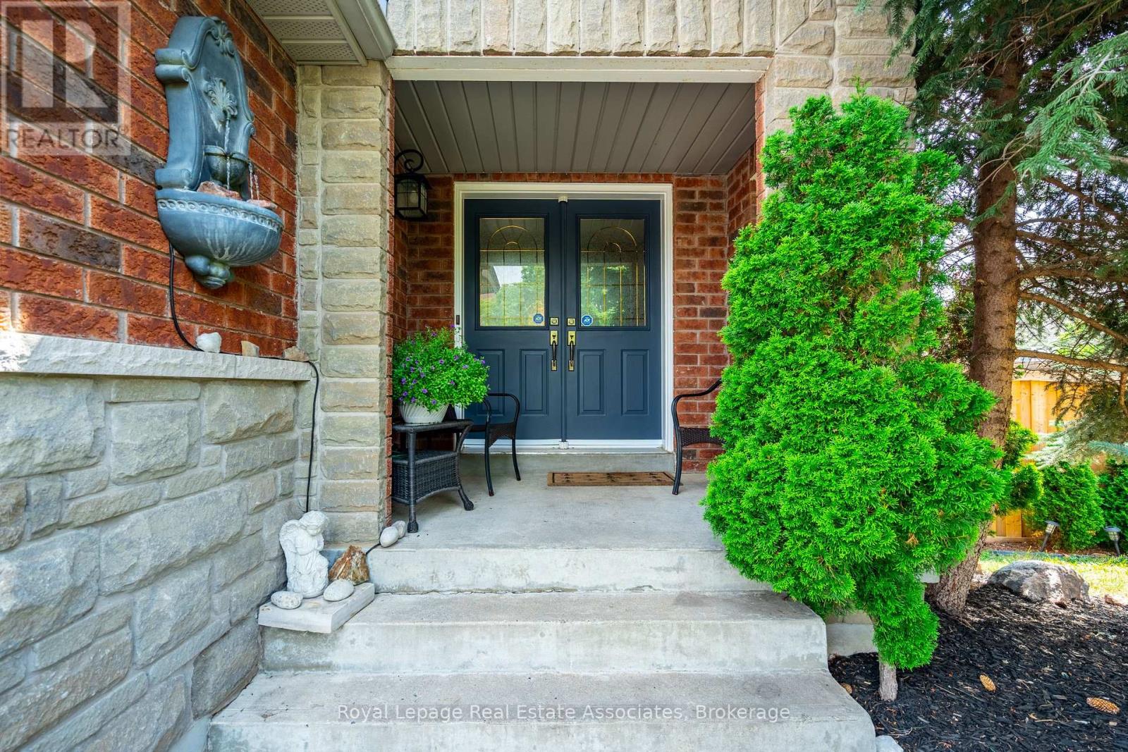 Property at 16 SANDYSIDE CRESCENT image 3