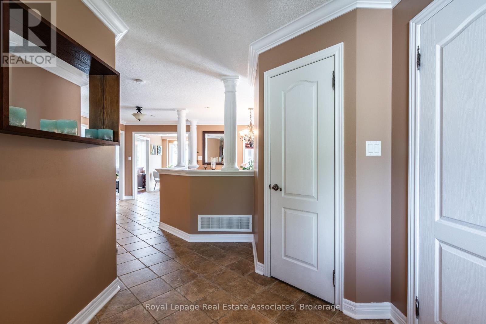 Property at 16 SANDYSIDE CRESCENT image 4