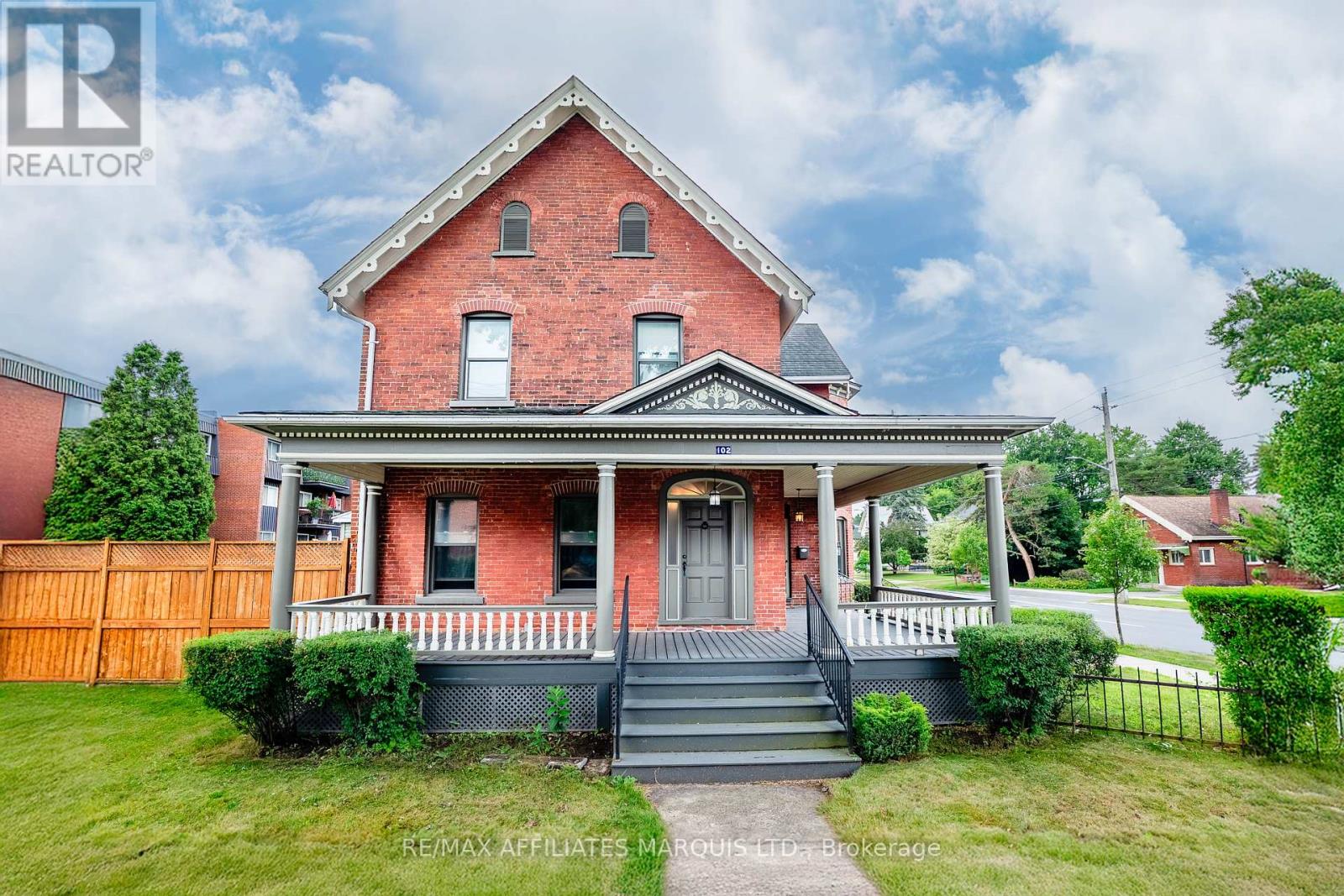 Property at 345 SYDNEY STREET image 2
