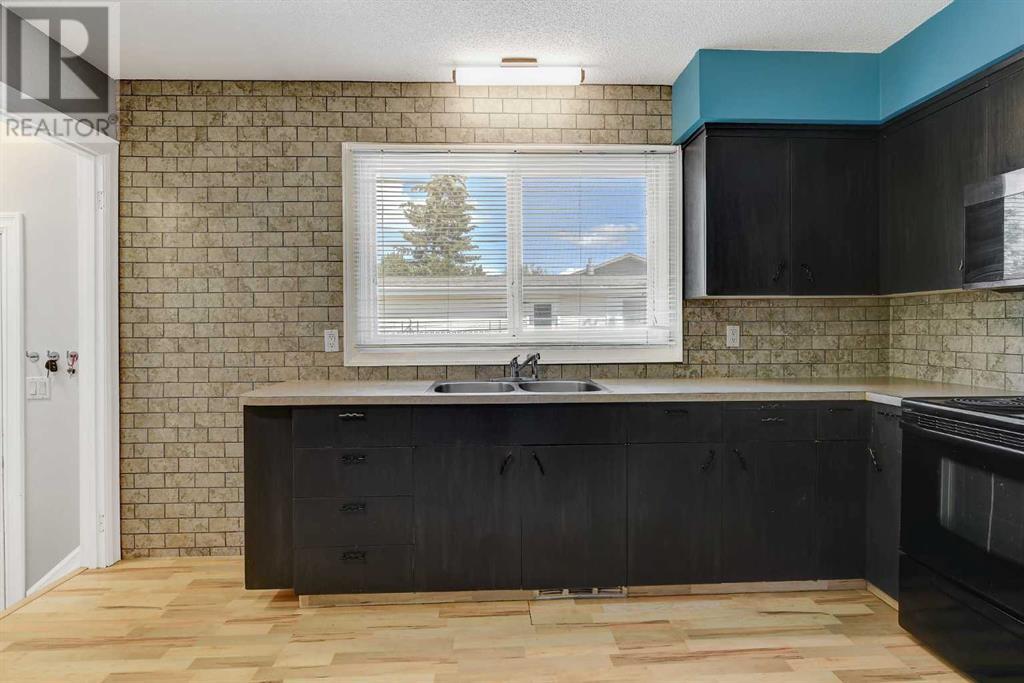 Property at 11105 93A Street image 5