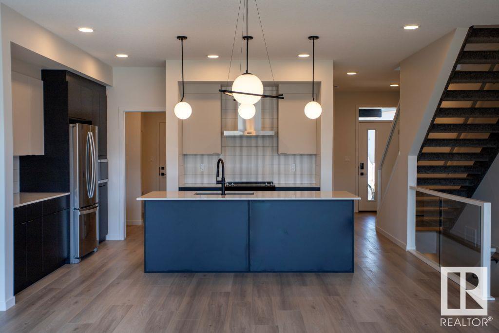 Property at 15859 27 AV SW image 4
