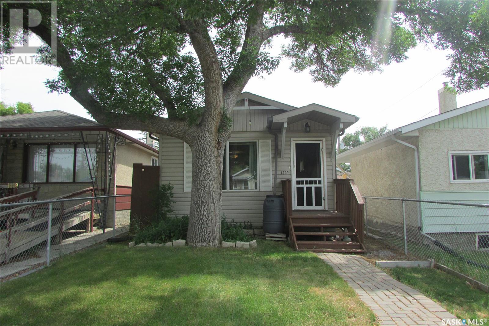 Property at 1455 Connaught STREET image 2