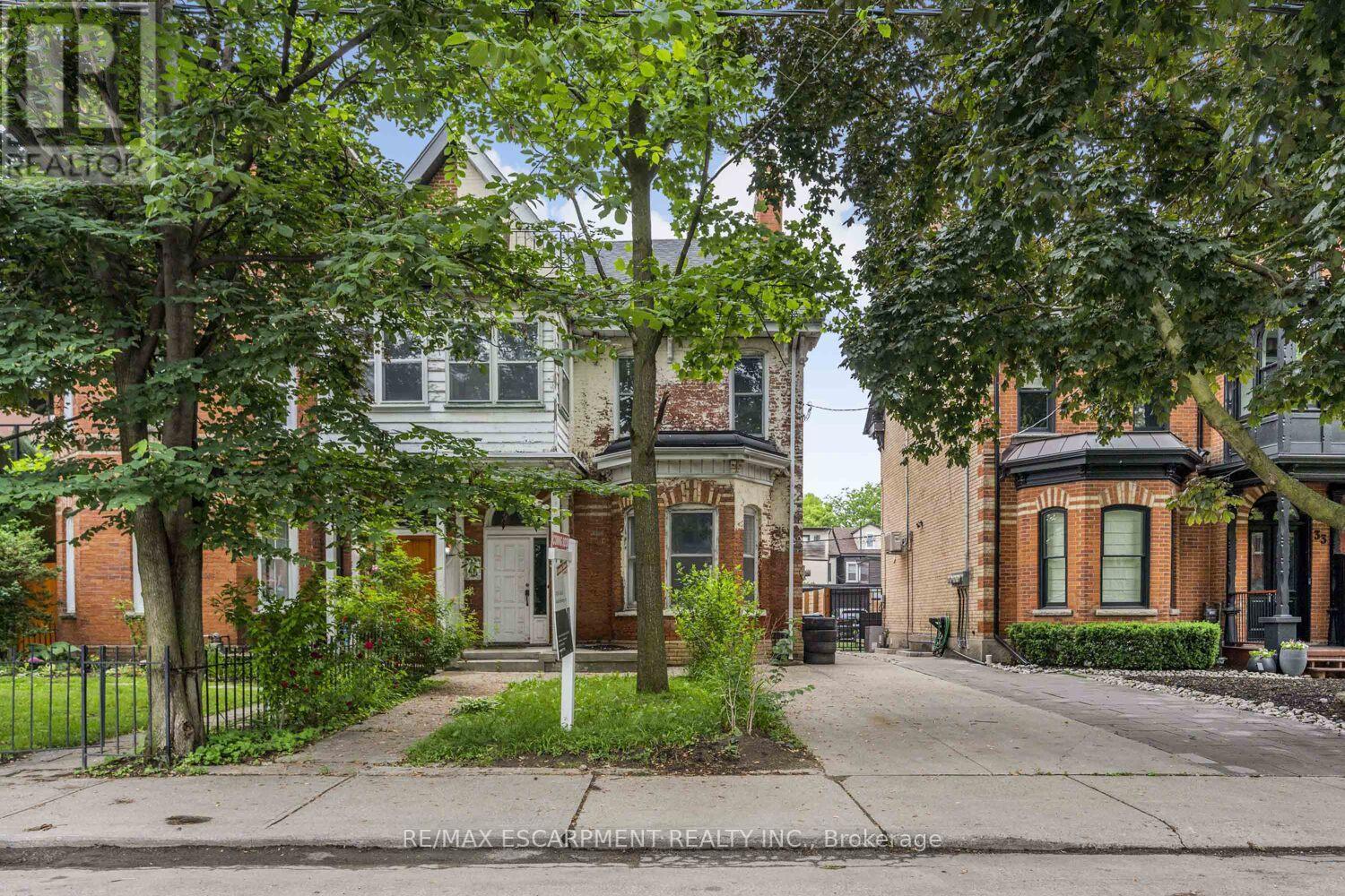 Property at 35 BEACONSFIELD AVENUE image 3