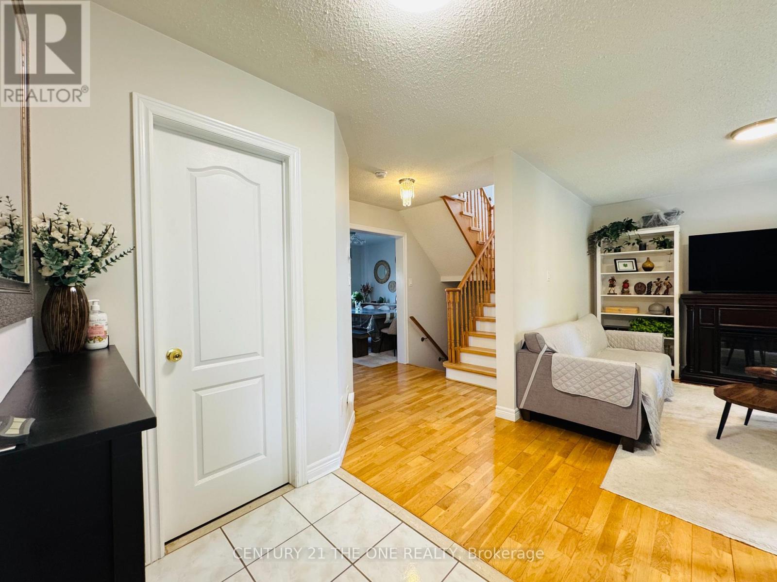 Property at 60 REDDENHURST CRESCENT image 4