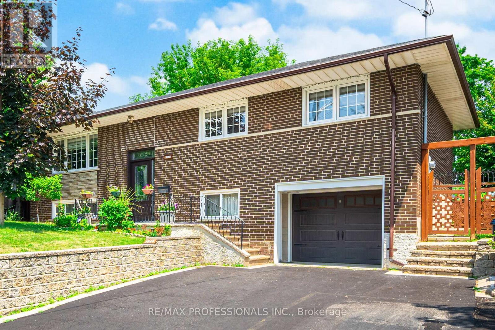 Property at 1549 ROYAL YORK ROAD image 1