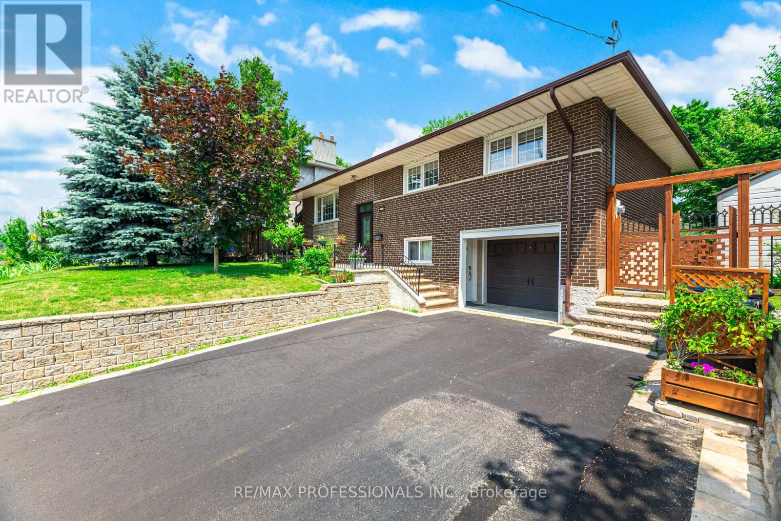 Property at 1549 ROYAL YORK ROAD image 3