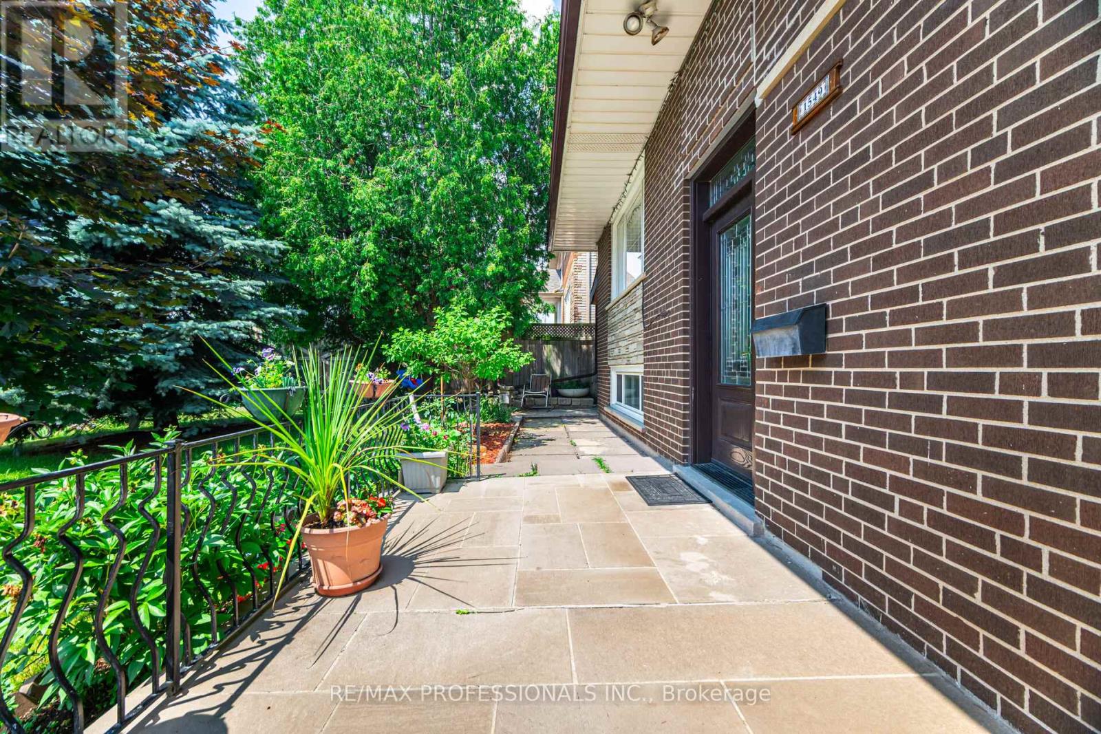 Property at 1549 ROYAL YORK ROAD image 4