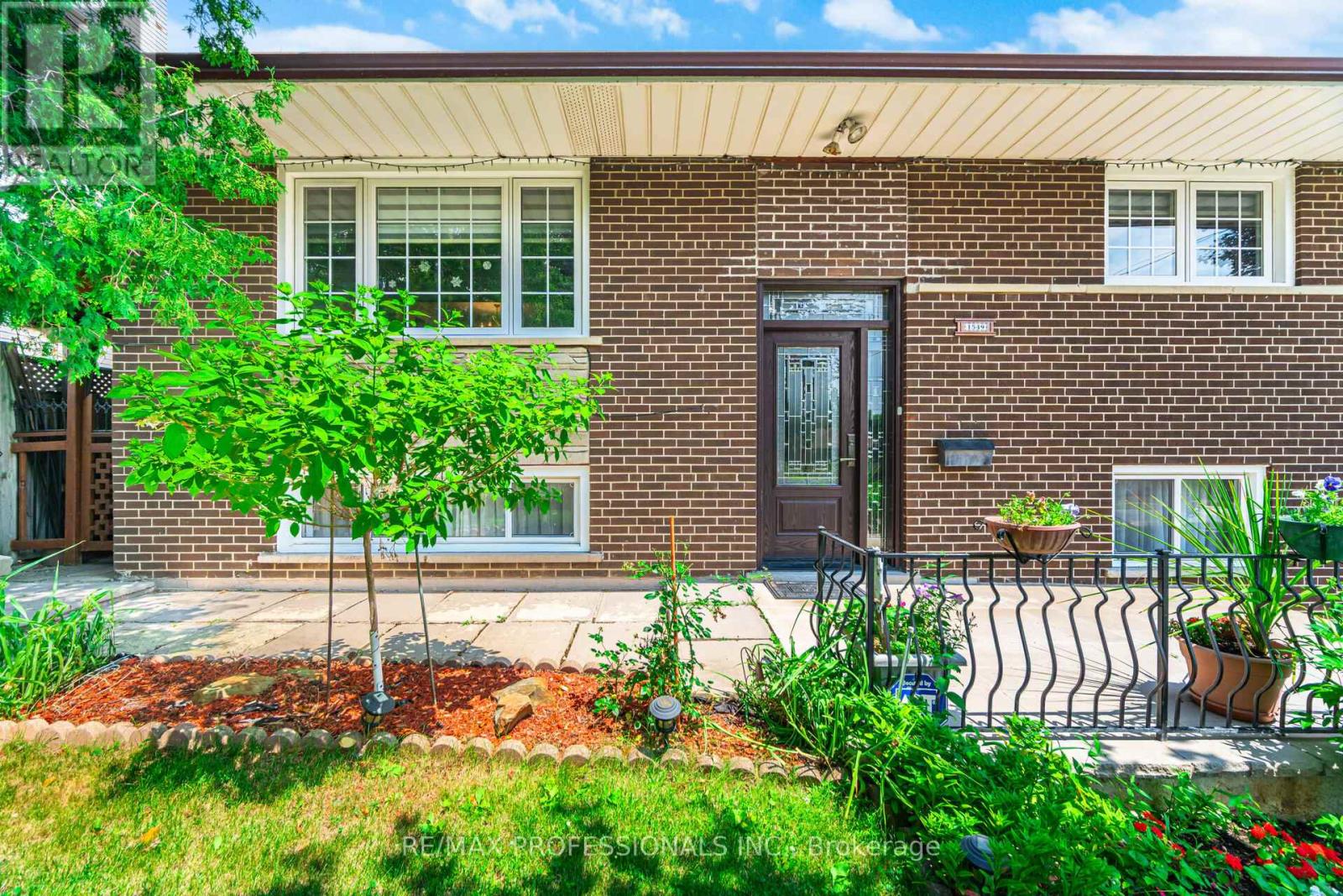 Property at 1549 ROYAL YORK ROAD image 5