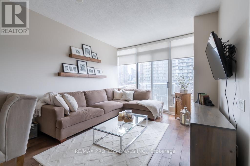 512 - 15 Windermere Avenue, Toronto, Ontario  M6G 5A2 - Photo 10 - W12283629