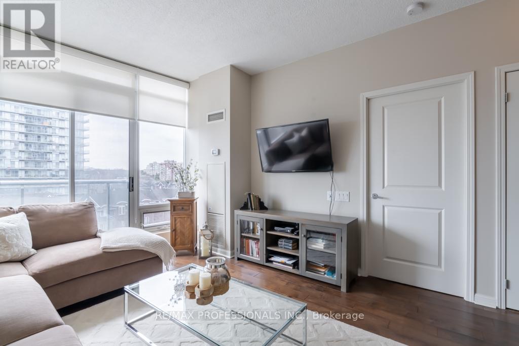 512 - 15 Windermere Avenue, Toronto, Ontario  M6G 5A2 - Photo 11 - W12283629