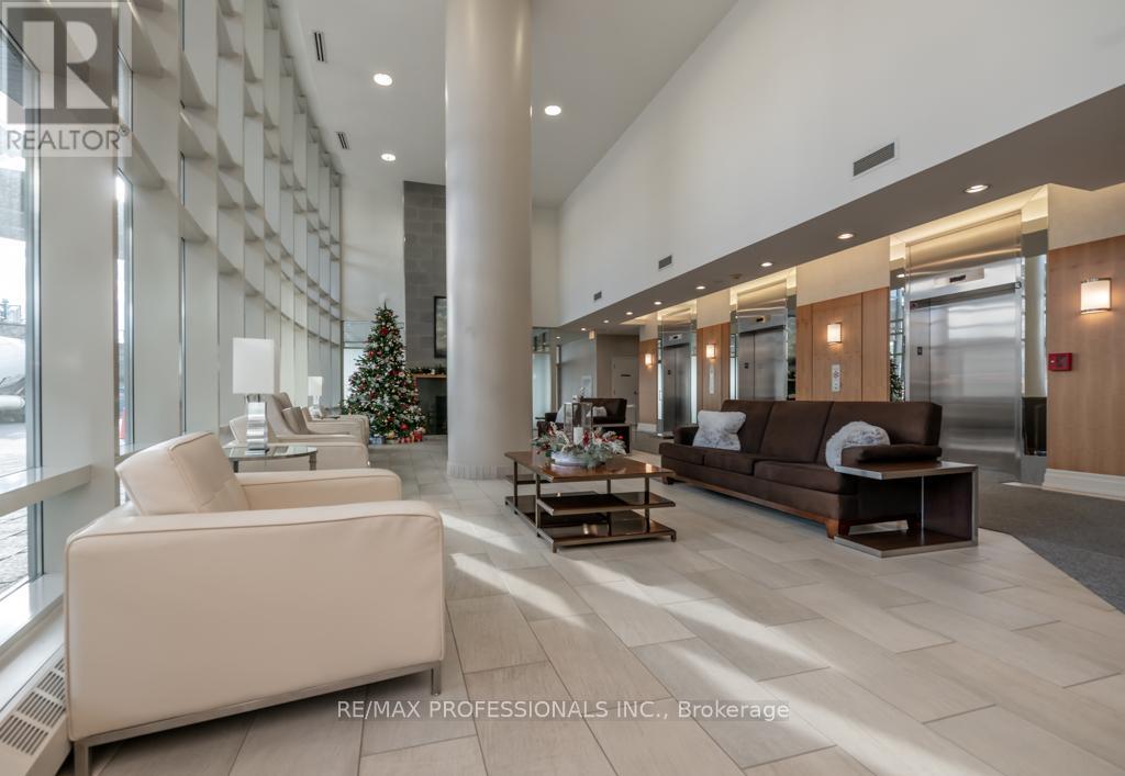 512 - 15 Windermere Avenue, Toronto, Ontario  M6G 5A2 - Photo 3 - W12283629