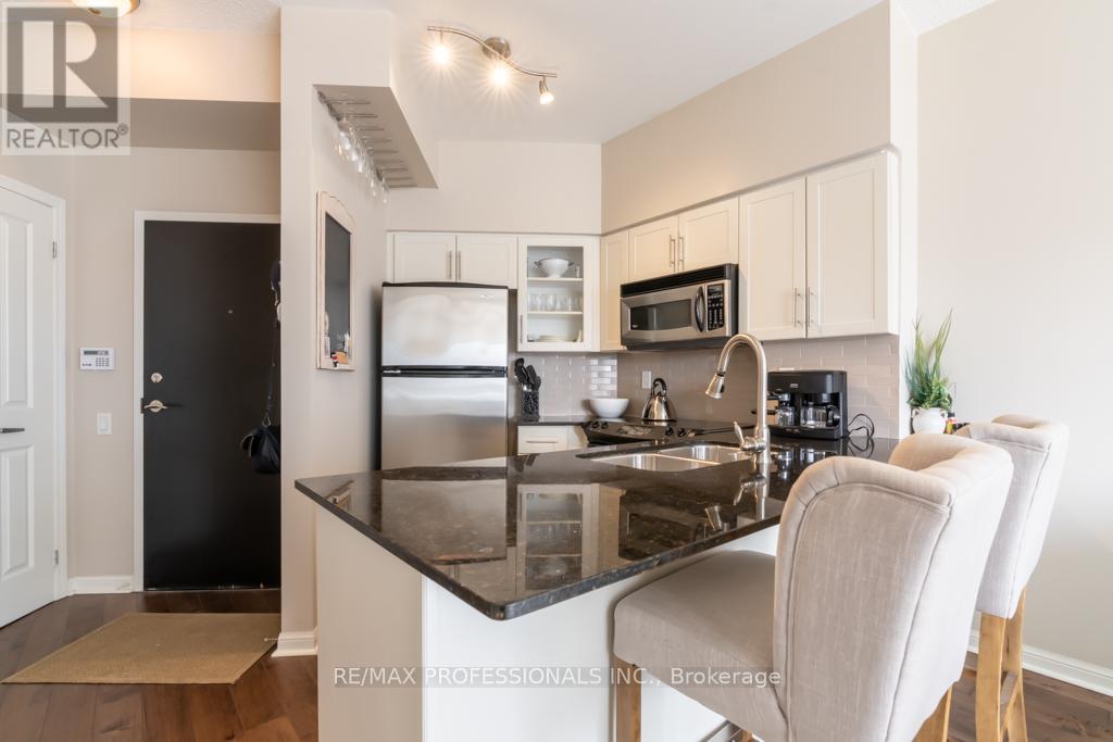 512 - 15 Windermere Avenue, Toronto, Ontario  M6G 5A2 - Photo 5 - W12283629
