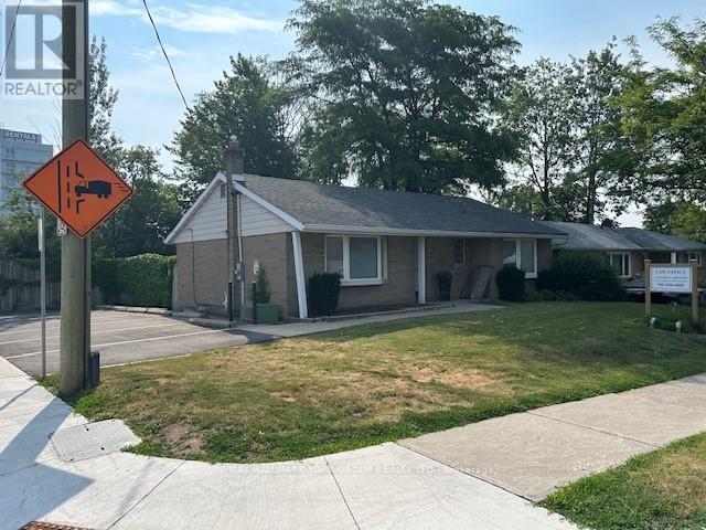 39 Parkside Drive, Newmarket (Central Newmarket), Ontario  L3Y 4R7 - Photo 4 - N12283521