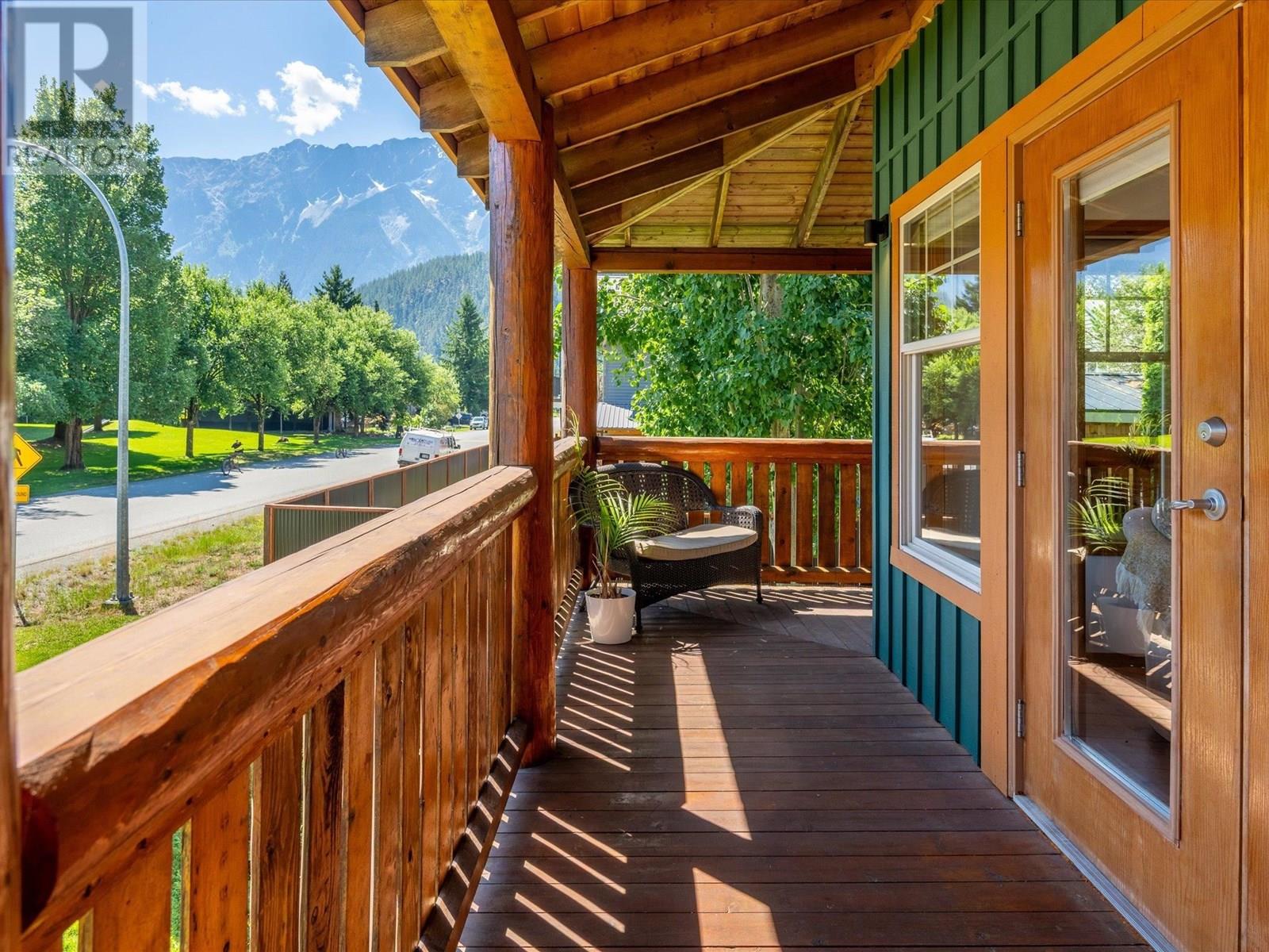 1474 Hemlock Street, Pemberton, British Columbia  V0N 2L1 - Photo 12 - R3026500