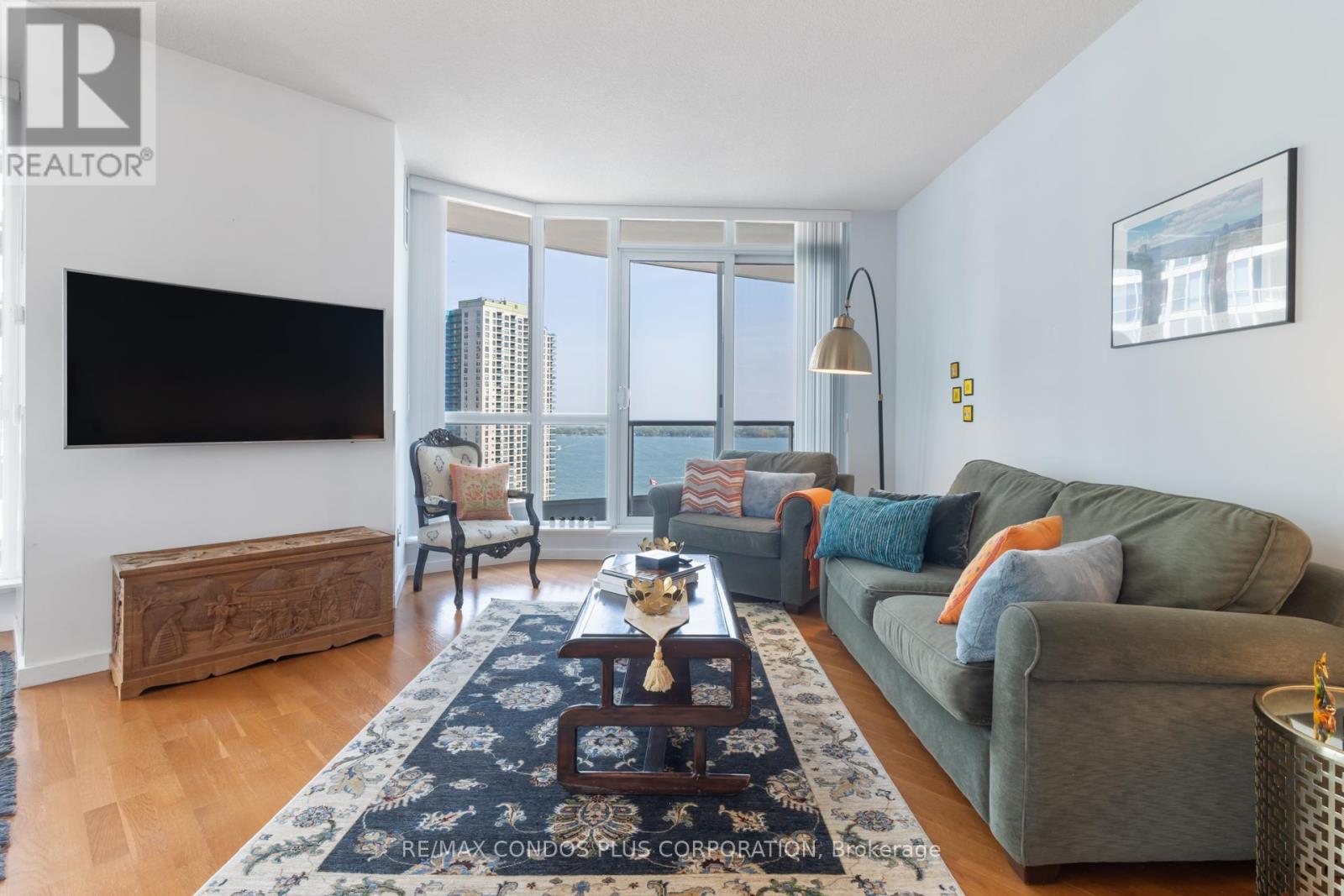 2302 - 218 Queens Quay W, Toronto (Waterfront Communities), Ontario  M5J 2Y6 - Photo 10 - C12283747