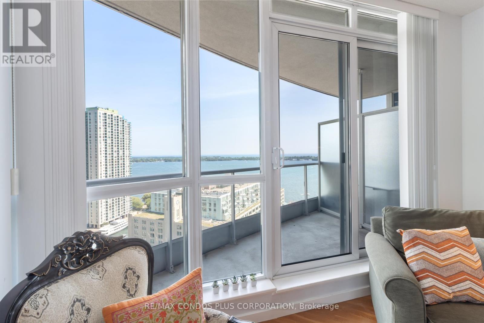 2302 - 218 Queens Quay W, Toronto (Waterfront Communities), Ontario  M5J 2Y6 - Photo 15 - C12283747