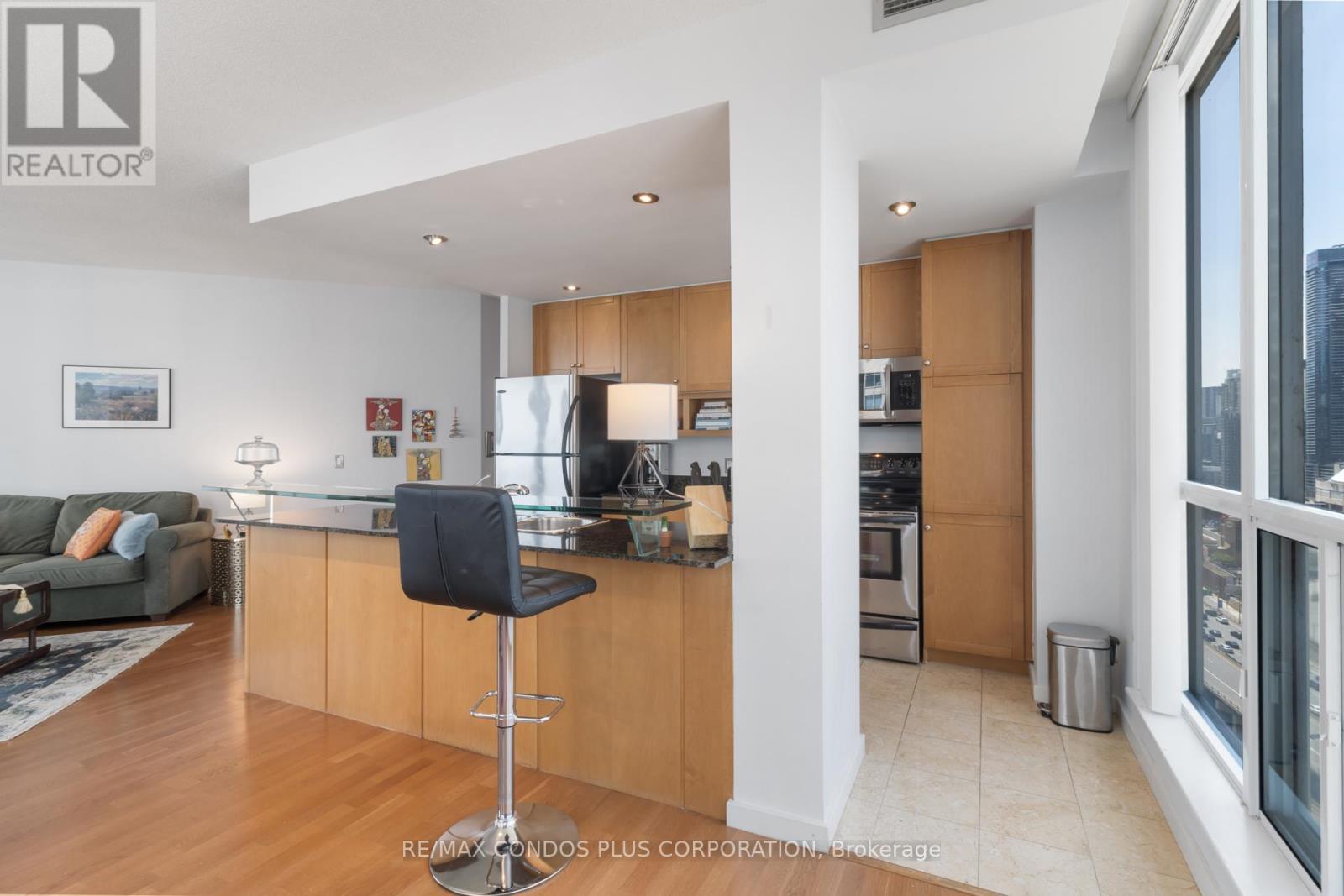 2302 - 218 Queens Quay W, Toronto (Waterfront Communities), Ontario  M5J 2Y6 - Photo 23 - C12283747