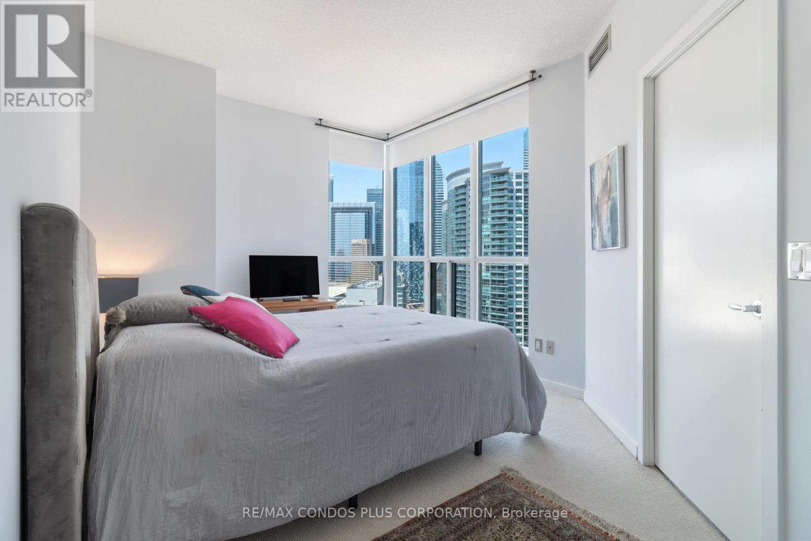 2302 - 218 Queens Quay W, Toronto (Waterfront Communities), Ontario  M5J 2Y6 - Photo 30 - C12283747