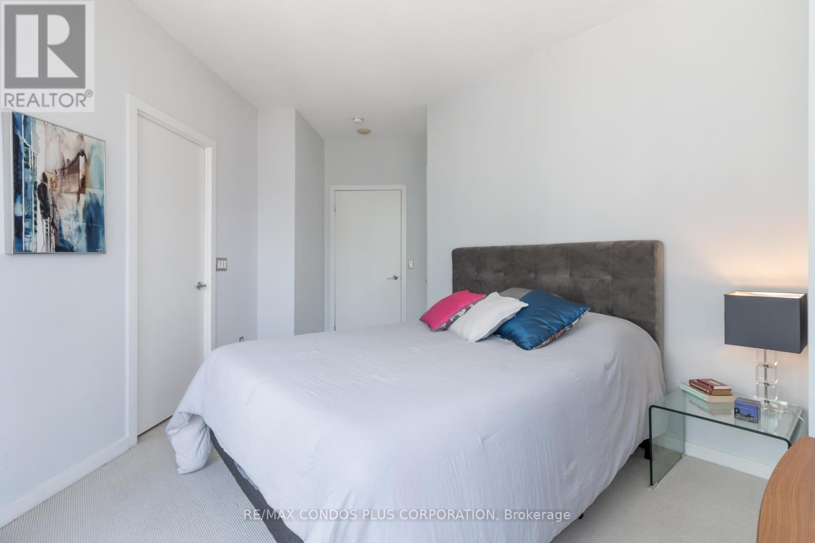 2302 - 218 Queens Quay W, Toronto (Waterfront Communities), Ontario  M5J 2Y6 - Photo 32 - C12283747