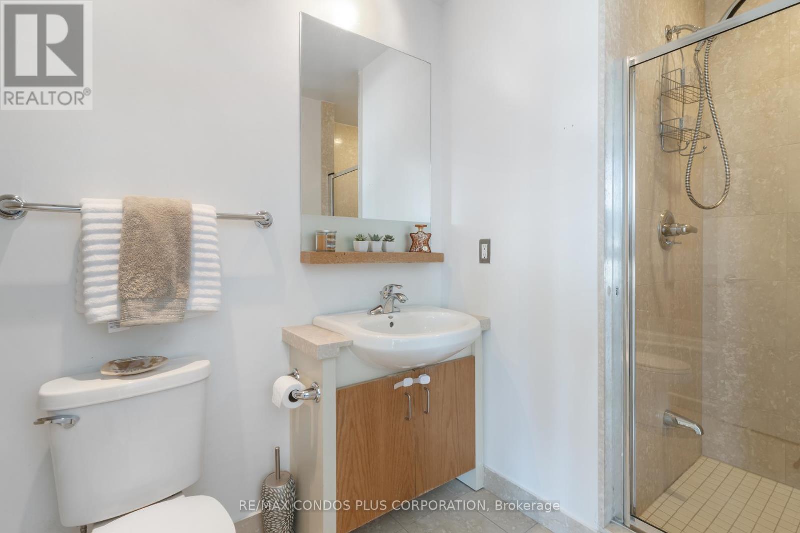 2302 - 218 Queens Quay W, Toronto (Waterfront Communities), Ontario  M5J 2Y6 - Photo 35 - C12283747