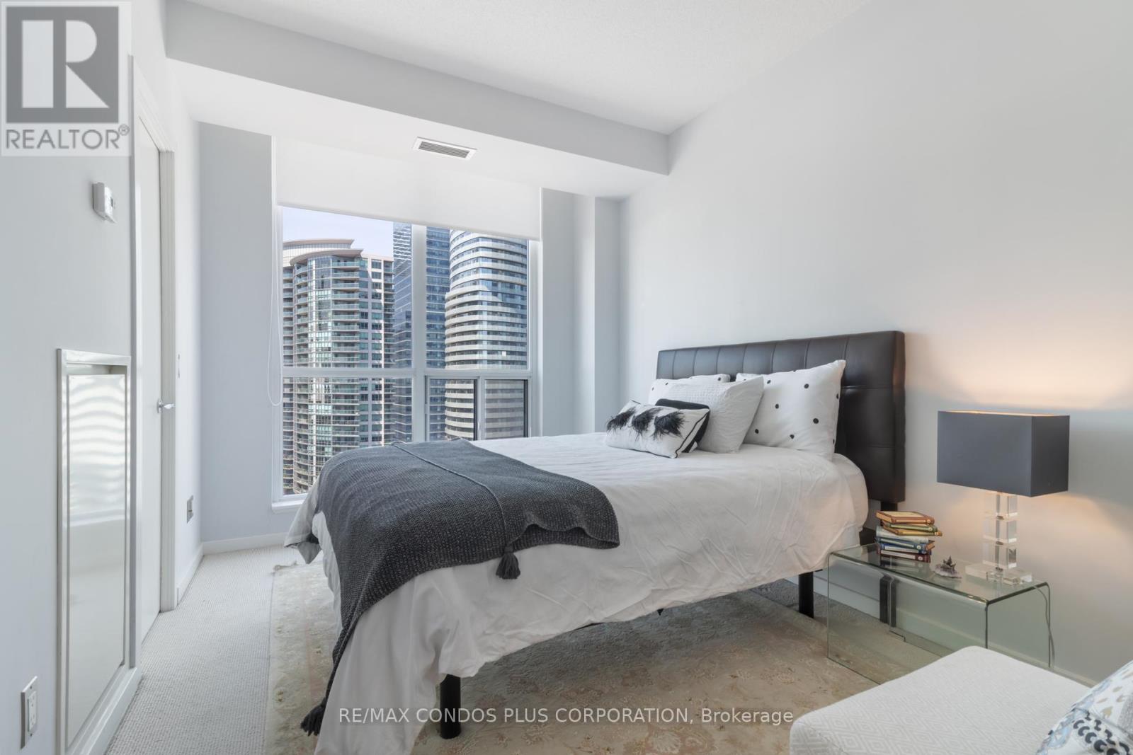 2302 - 218 Queens Quay W, Toronto (Waterfront Communities), Ontario  M5J 2Y6 - Photo 37 - C12283747