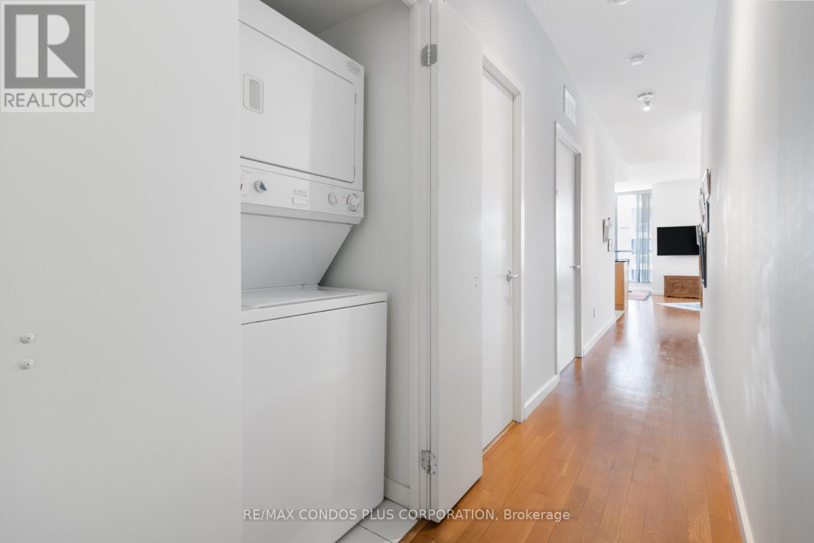 2302 - 218 Queens Quay W, Toronto (Waterfront Communities), Ontario  M5J 2Y6 - Photo 43 - C12283747