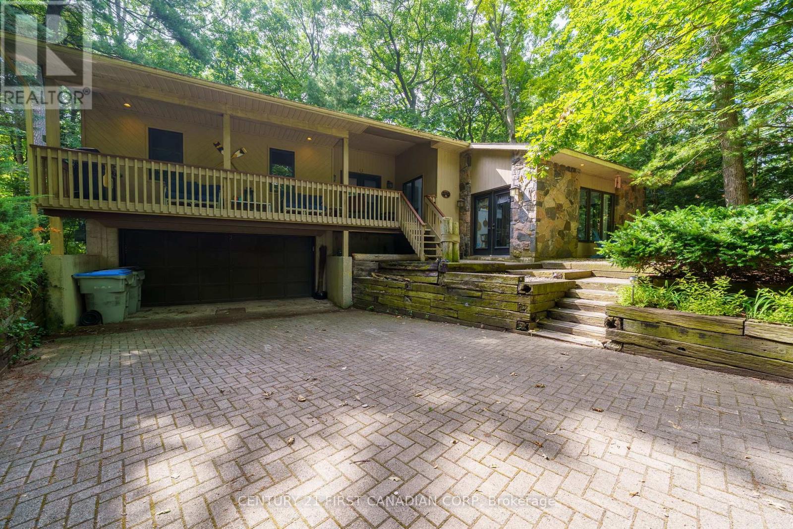 10285 Pines Parkway, Lambton Shores (Grand Bend), Ontario  N0M 1T0 - Photo 1 - X12283905