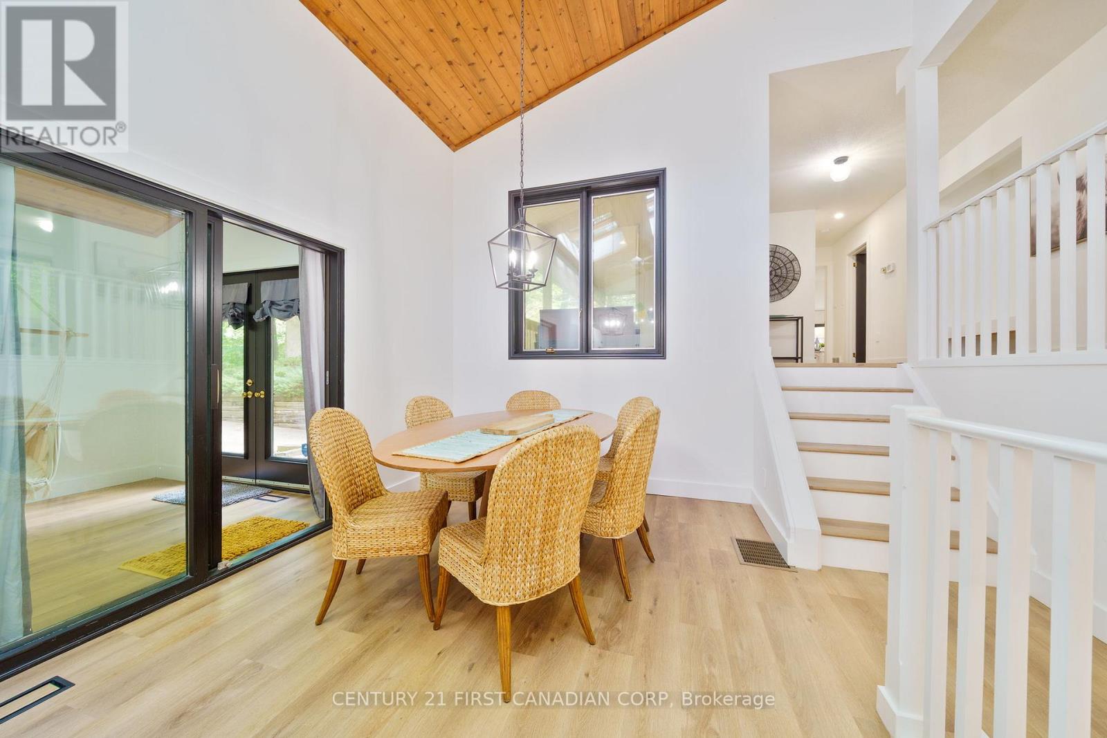 10285 Pines Parkway, Lambton Shores (Grand Bend), Ontario  N0M 1T0 - Photo 10 - X12283905
