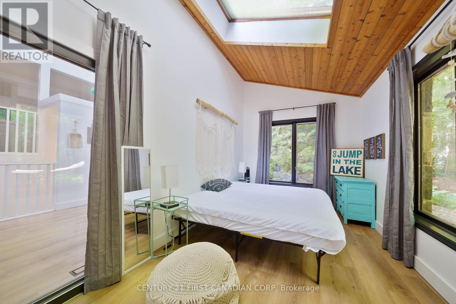 10285 Pines Parkway, Lambton Shores (Grand Bend), Ontario  N0M 1T0 - Photo 13 - X12283905