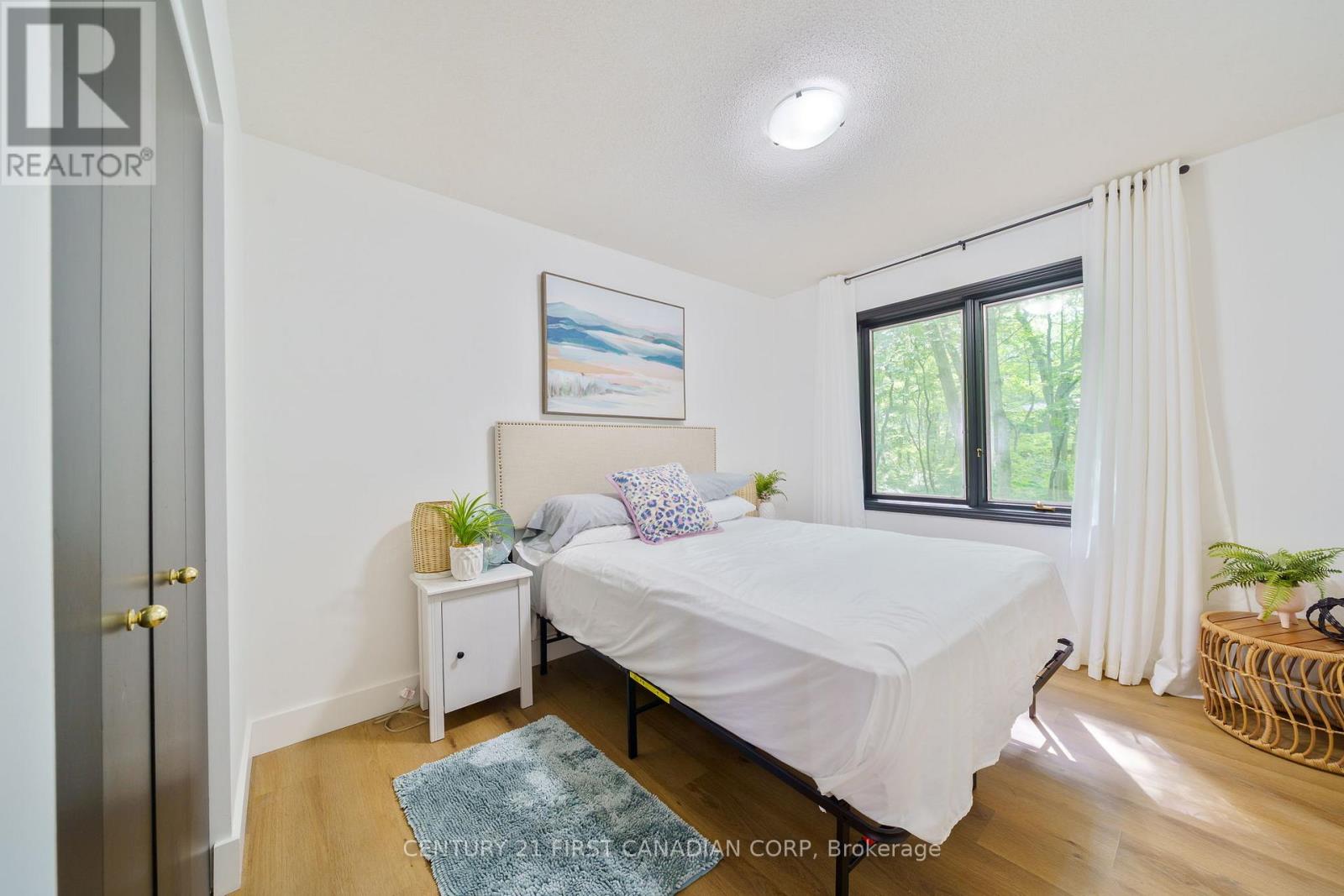 10285 Pines Parkway, Lambton Shores (Grand Bend), Ontario  N0M 1T0 - Photo 15 - X12283905