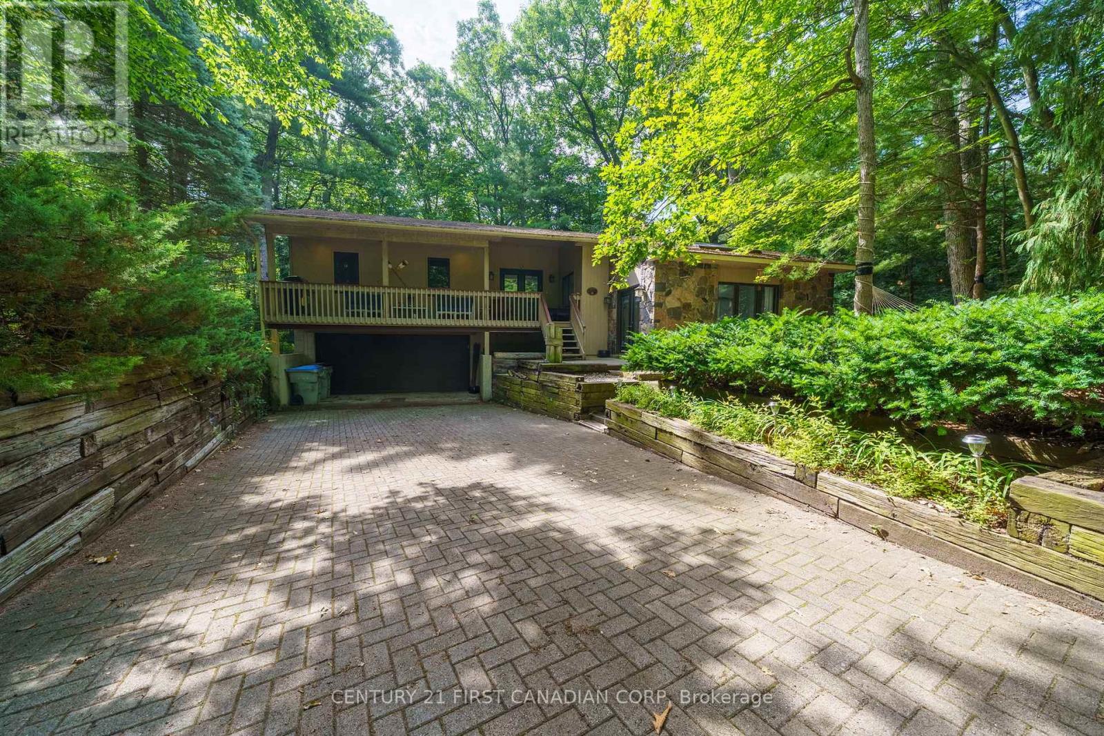 10285 Pines Parkway, Lambton Shores (Grand Bend), Ontario  N0M 1T0 - Photo 2 - X12283905