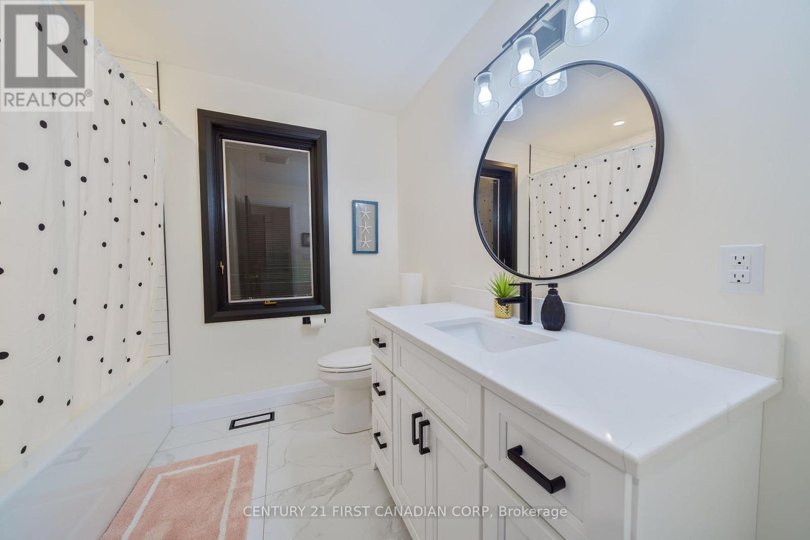 10285 Pines Parkway, Lambton Shores (Grand Bend), Ontario  N0M 1T0 - Photo 21 - X12283905