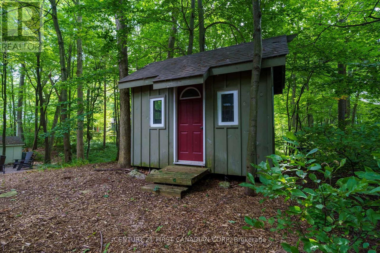 10285 Pines Parkway, Lambton Shores (Grand Bend), Ontario  N0M 1T0 - Photo 28 - X12283905