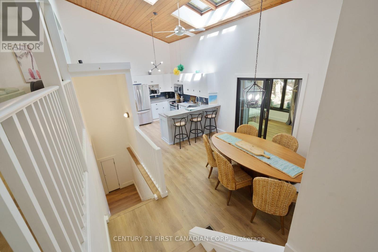 10285 Pines Parkway, Lambton Shores (Grand Bend), Ontario  N0M 1T0 - Photo 4 - X12283905