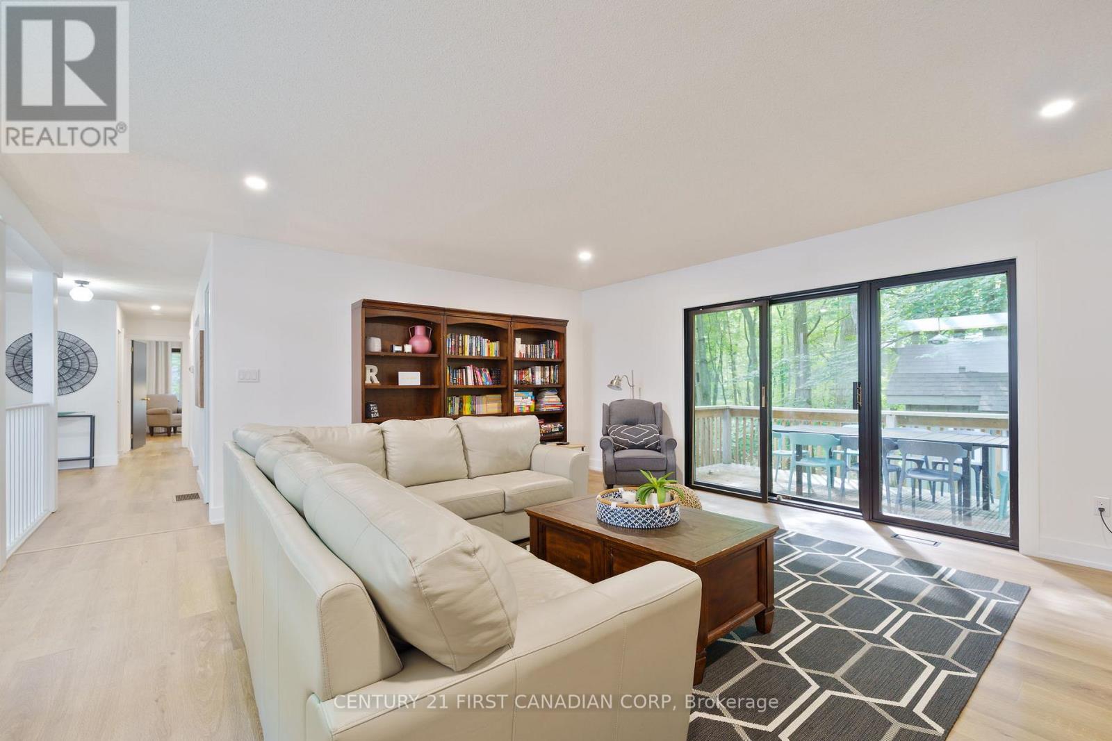 10285 Pines Parkway, Lambton Shores (Grand Bend), Ontario  N0M 1T0 - Photo 6 - X12283905