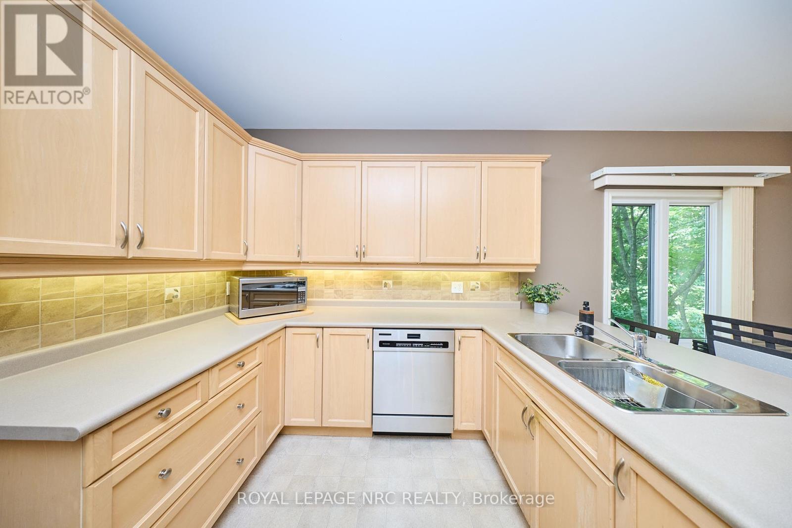 3393 Stanton Court, Lincoln (Lincoln-Jordan/vineland), Ontario  L0R 2E0 - Photo 16 - X12283849