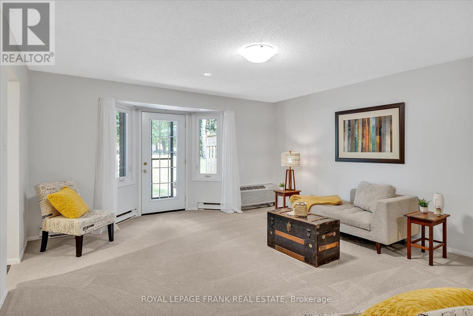 8 - 645 Whitaker Street, Peterborough, Ontario  K9H 7L5 - Photo 5 - X12283913