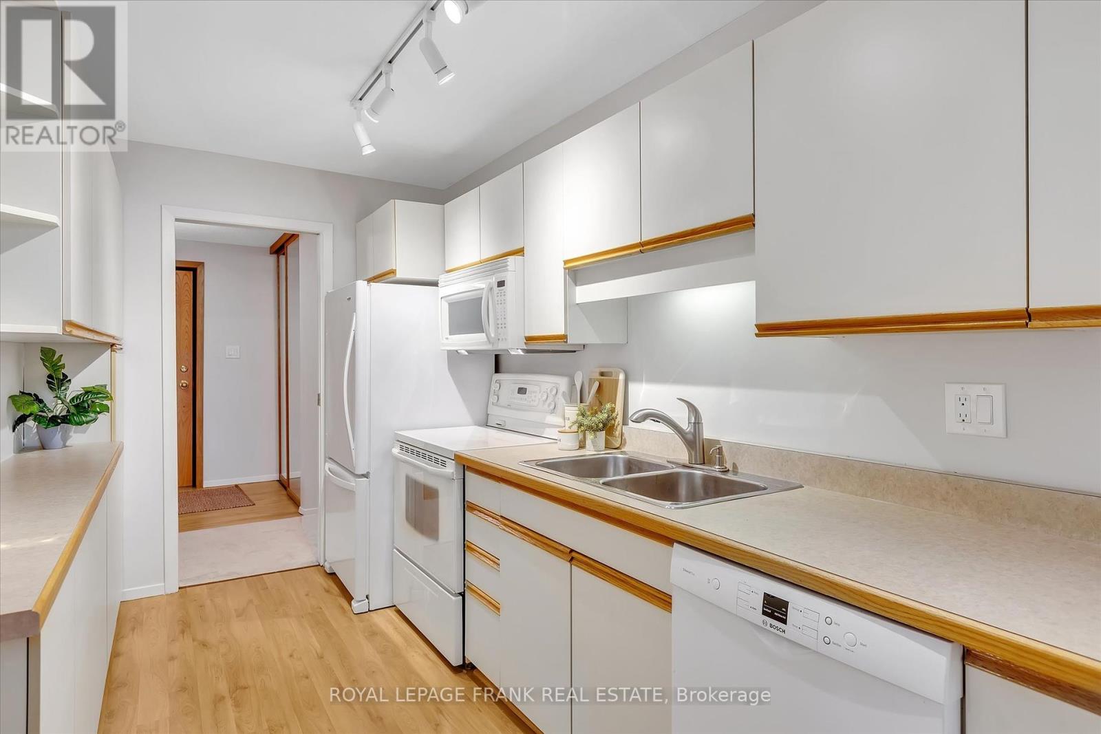 8 - 645 Whitaker Street, Peterborough, Ontario  K9H 7L5 - Photo 6 - X12283913