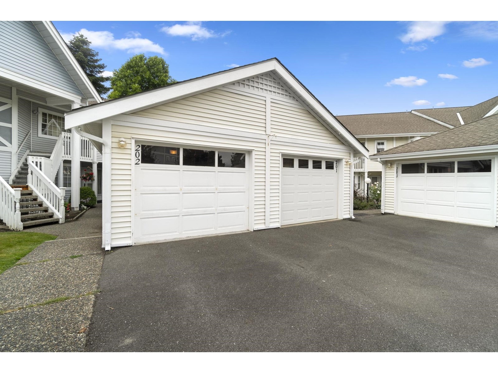 202 9109 154 Street Street, Surrey, British Columbia  V3R 9G8 - Photo 2 - R3025196