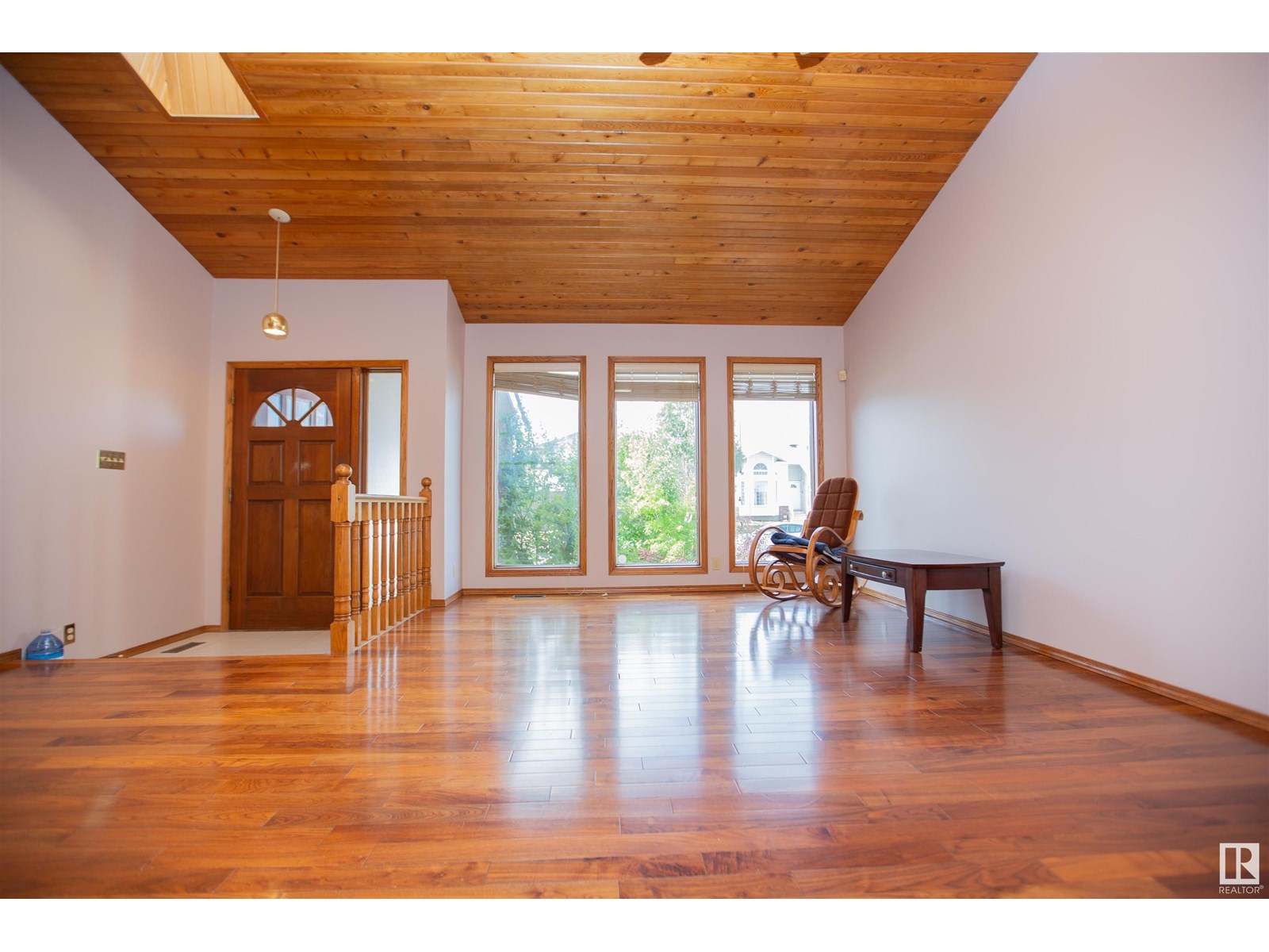 Property at 9915 154 AV NW image 3