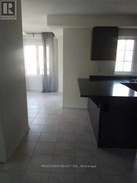 38 Bluegill Crescent, Whitby, Ontario  L1P 0E4 - Photo 12 - E12283897