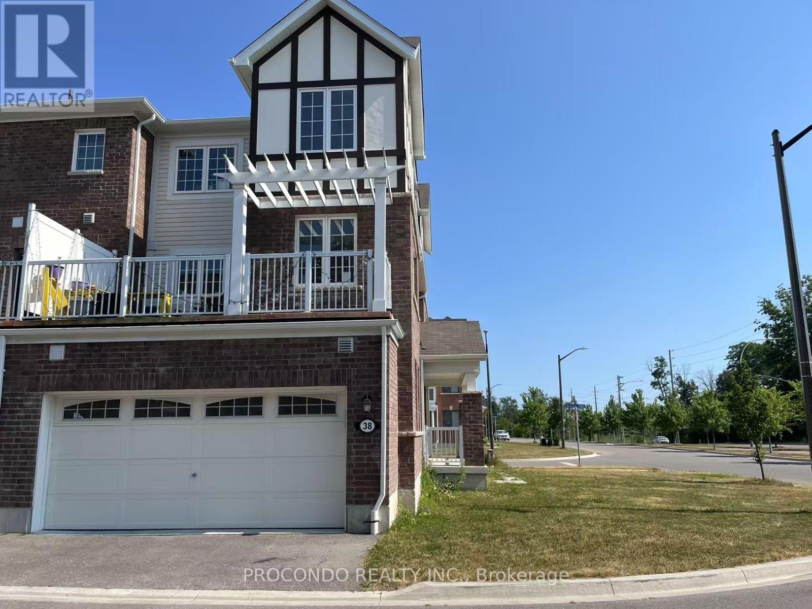 38 Bluegill Crescent, Whitby, Ontario  L1P 0E4 - Photo 2 - E12283897