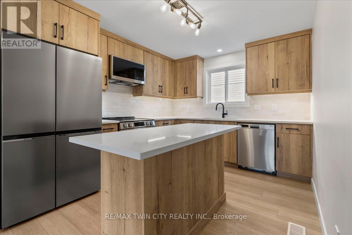 2 Pipers Green Court, Kitchener, Ontario  N2E 3C6 - Photo 7 - X12250673